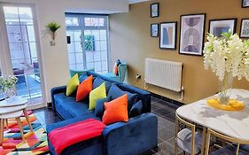 Charming 3-Bedroom House With Garden In Portsmouth, Close Parking, Train Station & Gunwharf