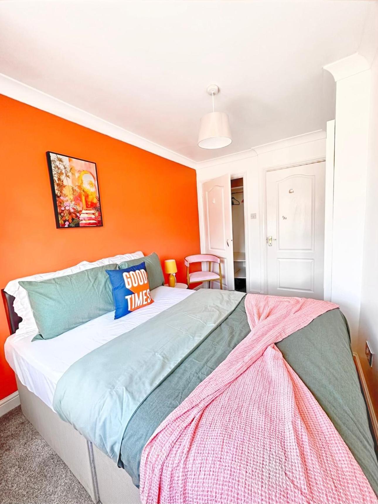 Charming 3-Bedroom House With Garden In Portsmouth, Close Parking, Train Station & Gunwharf Exterior photo