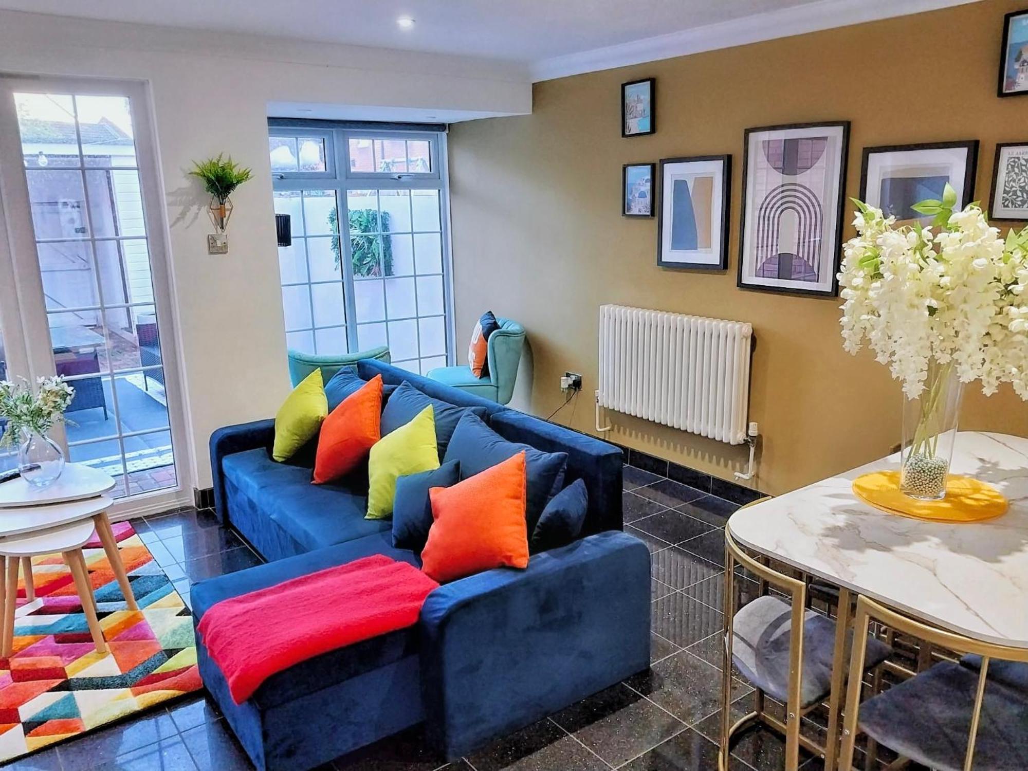 Charming 3-Bedroom House With Garden In Portsmouth, Close Parking, Train Station & Gunwharf Exterior photo