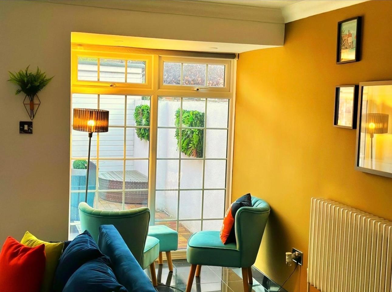 Charming 3-Bedroom House With Garden In Portsmouth, Close Parking, Train Station & Gunwharf Exterior photo